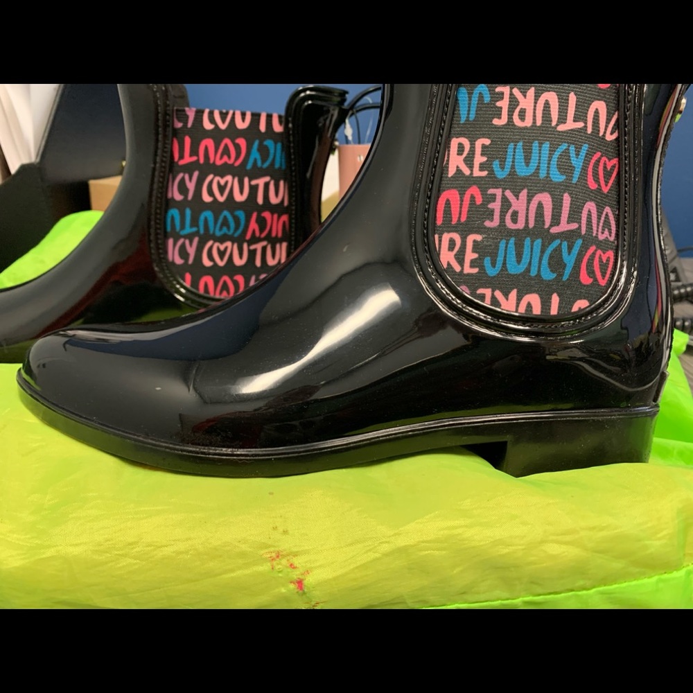 Juicy Couture Romance rain boots